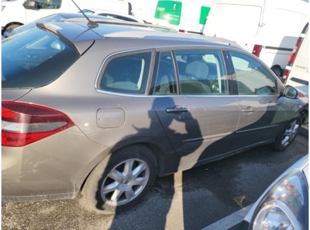 Vehicule-RENAULT-LAGUNA%203%20PHASE%201%20BREAK-2010-ef0f6784d1755d3aebbc92308071ba24a382d790925dd73ae687b6adcdfb6241_m.jpg