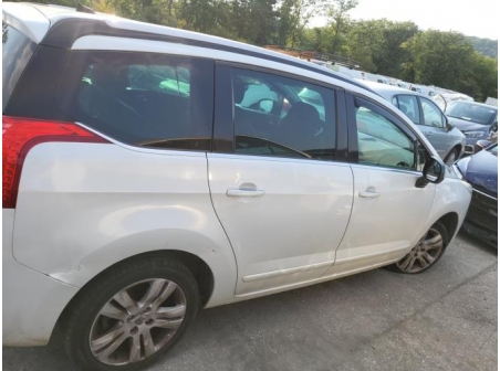 Vehicule-PEUGEOT-5008%201%20PHASE%201-2012-fe65a22cd84fdc9dc3f32d5dca4d1925d3bc4d1055acb84a9296f0caeb98141e_m.jpg