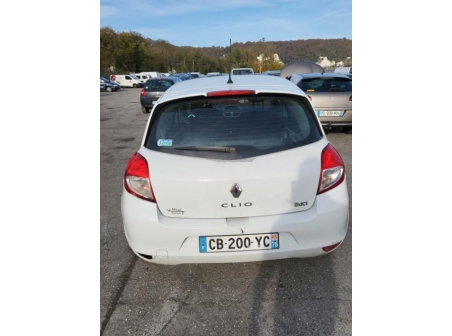 Vehicule-RENAULT-CLIO%203%20PHASE%202-2012-8f20ce67eef3221a7e2272921e799206c3a1a524ddfed62ab8bf1199c0100afb_m.jpg