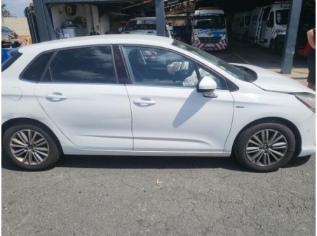 Vehicule-CITROEN-C4%202%20PHASE%201-2011-3ab1c73b44a41c7c36ca1a9c5491bb880396371f0adf90d972810aca5e8a3553_m.jpg