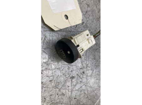 111175702-73f94870-abfc-44ed-a93a-87d02ffc41c8-Piece-Commande-degivrage-lunette-arriere-CITROEN-BERLINGO-1-PHASE-2-97ff876b459f079733c293e6652f7247537a32e08e3f3aae368f647a8fbc6a5b_m.jpg