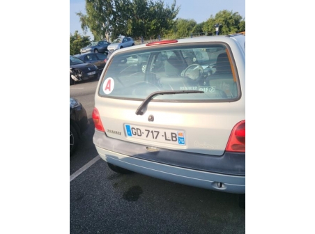 Vehicule-RENAULT-TWINGO%201%20PHASE%203-2003-a6c98d089b850ff9013b14e62ed272cfbdc279ba9bd5be66eb57e8f38f71f1d0_m.jpg
