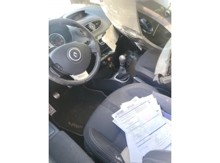 Vehicule-RENAULT-CLIO%203%20PHASE%201-2007-b4ae369ee0f970f99ae91aa6359f792bda8be14739b4c9c924f2b33cc8b54255_o.jpg