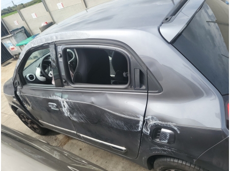 Vehicule-RENAULT-TWINGO%203%20PHASE%202-2019-a2cec6d88c975bf4633ef9590342694313ae4c4c8e09751d98ab847137a4038b_o.jpg
