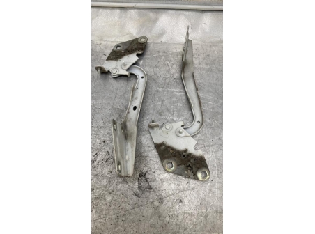 111273072-02049f3d-d338-4a43-8e16-4c683b420f6c-Piece-Charniere-de-capot-RENAULT-caecf794a483134e6ff950ca1da2d3bd18fae37589176d3facd5b4c87399a675_m.jpg
