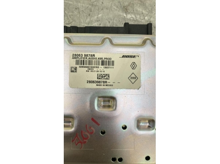 111273119-b7f7b405-12b3-450c-b76e-0a2cee1d559f-Piece-Amplificateur-audio-RENAULT-c6f212e5e64d645abc731117fec53a6518d10798a996d9579091d72a40ff036b_m.jpg