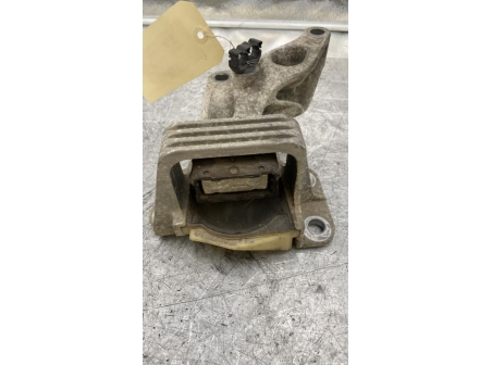 111273359-c244fdde-63fa-4849-8fb2-e036022e341b-Piece-Support-moteur-droit-RENAULT-d9731ebe6c285eeaa251281ddef7d5045d248312b4cb15ba7c184dcf9cca5886_m.jpg