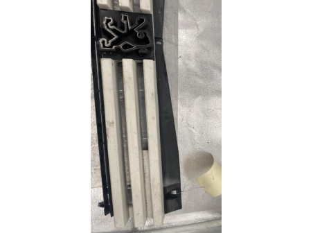 111292817-b7f6a6d7-076d-475a-8d6b-efde6175b557-Piece-Calandre-780941-PEUGEOT-205-PHASE-2-cfec54fa25e1222f8504ef4829cc9c344daf4d8b1ea96d0d26cb34efbdbbf0f0_m.jpg