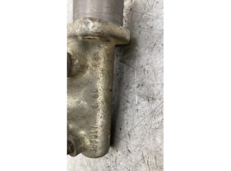 111292772-88e9eb62-aeab-4c71-8707-911dff53f53f-Piece-Maitre-cylindre-freinage-PEUGEOT-205-PHASE-2-aa628bc3f33b71960ac242b78ccd0f2f4f1db35ee69488e512250053d1dc207a_m.jpg