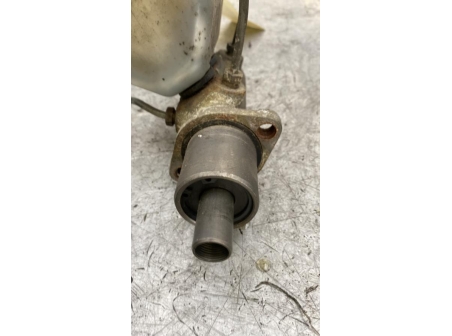 111292772-a466e2eb-6401-43fc-abe5-ca2185cf2633-Piece-Maitre-cylindre-freinage-PEUGEOT-205-PHASE-2-496a2e3400bc8d87f3a9e113cf7f4ba623cf96670f5e399b0351e36080a154a1_m.jpg