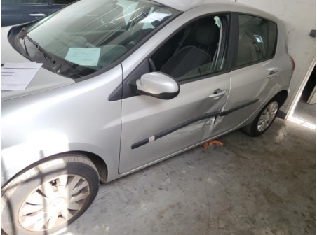Vehicule-RENAULT-CLIO%203%20PHASE%201-2009-c2090bc0e5ebe6be77947aee6530c715acb43474c3fb5de2b3cbe7ccf680240a_m.jpg
