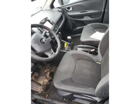 Vehicule-RENAULT-CLIO%204%20PHASE%202-2017-b340cacead6e923b43e424d23d0ef4a0250b43859052cd12c73477be1ac1fbd0_m.jpg