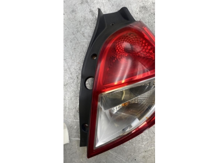 111827669-0f6d24fa-ad7f-4f6f-befd-b7a59962e7da-Piece-Feu-arriere-principal-droit-feux-8200886946-RENAULT-CLIO-3-PHASE-1-3bd00196928620910521fdc03b6a4623adf373ba53faf9cc434525ee6fdfa156_m.jpg