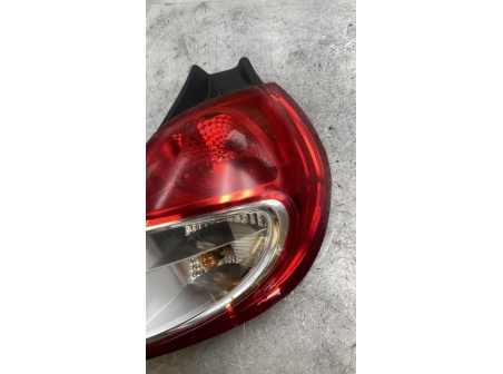 111827669-102f5e65-581e-4256-91e1-8e6894abf950-Piece-Feu-arriere-principal-droit-feux-8200886946-RENAULT-CLIO-3-PHASE-1-9a8baa32173303b6457098a66b0cd9ca6560cd3f985a68b4c6a496e5c9f5455f_m.jpg