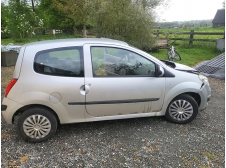 Vehicule-RENAULT-TWINGO%202%20PHASE%201-2008-ce4b925fbb1e05565569258f8fe4aced1b939869283ee0457efabacc9cf1887d_m.jpg