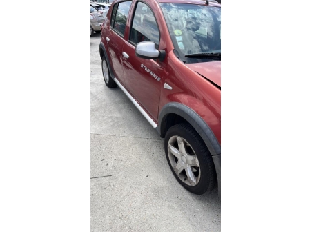 Vehicule-DACIA-SANDERO%201-2012-fc207217b6af7cbf025cc4e65543334feb3afa03dae696ab5d390254071eb2d7_m.jpg