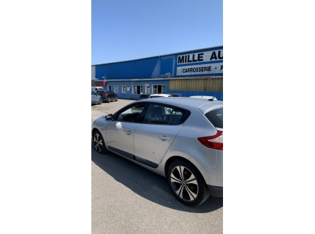 Vehicule-RENAULT-MEGANE%203%20PHASE%201-2011-1d0cbfeb2c4f7ac1df4ba8780eb5b6cb6564cbe88468ce4311734a71a69f05b1_m.jpg
