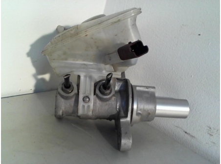 Piece-Maitre-cylindre-(freinage)-0204254242-PEUGEOT-308-Diesel-646f2d55f0301c2707790b5cd9d6364d27d777376dbf52ec91418b14f0448e52.jpg