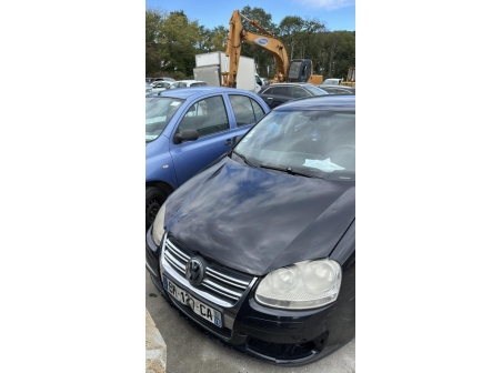 Vehicule-VOLKSWAGEN-JETTA%203-2007-fe6f61145a89fc4d7df3f2217f14745fbbfb5b4e11b149eae63d7d6782bf6d70_m.jpg