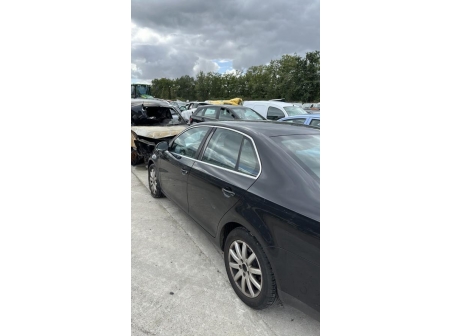 Vehicule-VOLKSWAGEN-JETTA%203-2007-620434a2b09dfcb5fb0b0e124e303ab7964151f7a589685e83f5b0803c7dc868_m.jpg