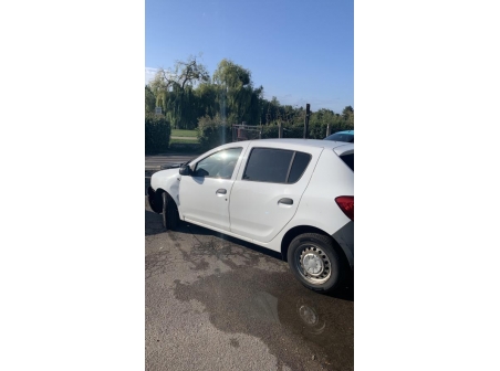 Vehicule-DACIA-SANDERO%202%20PHASE%201-2013-e107e4c047a4c409670aa294f179eb41d08244790a3faca937d37714f3f93566_m.jpg
