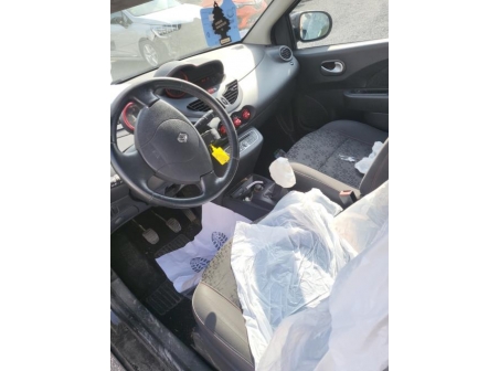 Vehicule-RENAULT-TWINGO%202%20PHASE%201-2010-442f24657c16fecd1ca5d1f317ae29e9c50a22ee6ebefabf21beb1145b2150f7_m.jpg