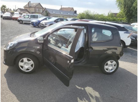 Vehicule-RENAULT-TWINGO%202%20PHASE%201-2010-2b1b144a0c8ed6a54808116796520d69d04cfc424f987ae1f2898c3d06f89876_m.jpg