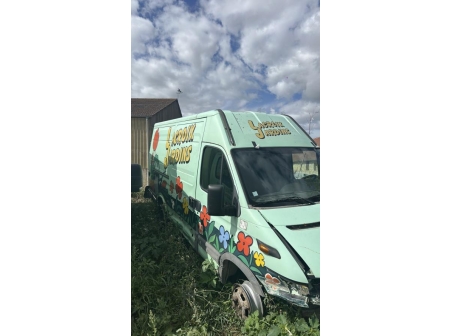 Vehicule-IVECO-DAILY%203-2003-10f89e1a3137429c47fa67d0fcdca404f4231705c527c6d4633dae59966a2c41_m.jpg