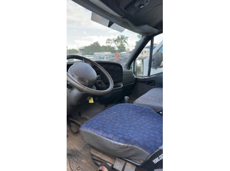 Vehicule-IVECO-DAILY%203-2003-491bbf0c8fc14a0a1eb77f9b5b587f9e37f2a1368111be20c55473257af76438_m.jpg