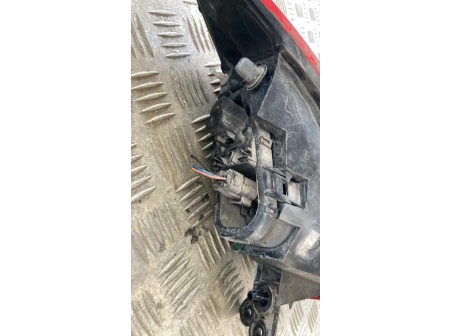 114193269-c18cc8aa-2370-496a-8cc7-eb3572e6e233-Piece-Feu-arriere-principal-droit-feux-265509846R-RENAULT-CLIO-4-PHASE-2-94d5ba294109d2f93a9d034fbcd221ce0182a81c898a450b42e06c7c1b1c60e8_m.jpg