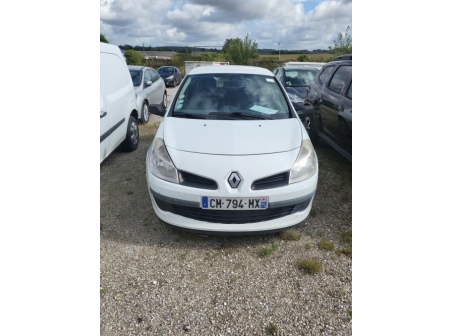 Vehicule-RENAULT-CLIO%203%20PHASE%201-2008-b37a0aebb51542eb86a678d7b6ddee79e2ebd6af738a2f3bd69fe8bd348329d5_m.jpg