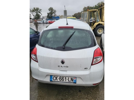 Vehicule-RENAULT-CLIO%203%20PHASE%202-2012-8d03de6a1bfce9991a0673c9cd299fbdb0aba9c310b879e0b887998eed834812_m.jpg