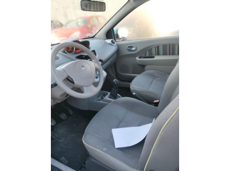 Vehicule-RENAULT-TWINGO%202%20PHASE%202-2013-e44a5e89eb7e16a0da18903c6941b26e183c7495859c578366e0005274361581_m.jpg