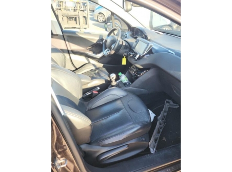 Vehicule-PEUGEOT-208%201%20PHASE%201-2012-10d3add04142ed3581df81e20368790acb37af9386ab0ec1281b4f91c5142115_m.jpg