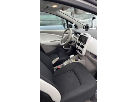 Vehicule-RENAULT-ZOE%201-2016-1db8fce76df7d09eea55ce284f0afcbdbf6adddba8242cae0d11842ce3082d19_m.jpg