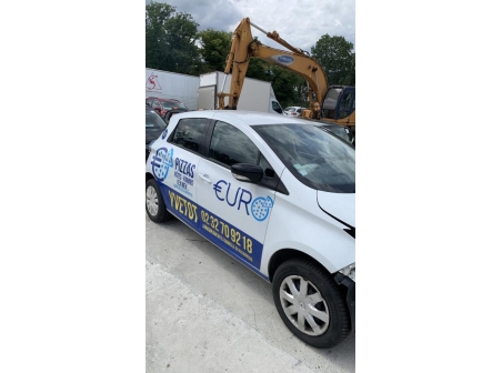 Vehicule-RENAULT-ZOE%201-2016-7f3f401f9e5e9fb186e4af975e3f9e618bf6ecfa8c95b1a6691ae135dad60f90_m.jpg