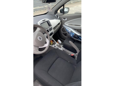 Vehicule-RENAULT-ZOE%201-2016-fd39ce91043cb6aa5872c8365ca15eac95904053191081f8b89db034cd233ab1_m.jpg