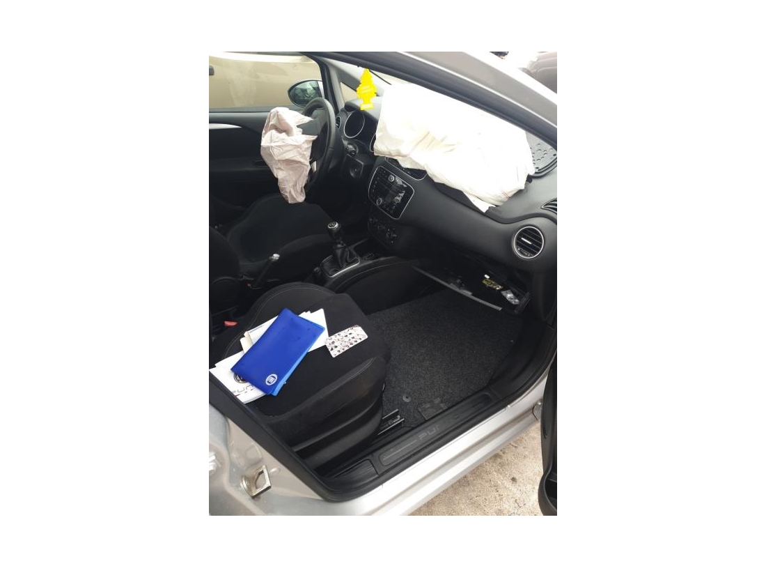 Vehicule-FIAT-PUNTO%203-2015-5dd4cab6ae06891b55cdfe570200ef39fb6ecbedcd1bc584102f17eb5ee4b936_m.jpg Vehicule-FIAT-PUNTO%203-2015-5dd4cab6ae06891b55cdfe570200ef39fb6ecbedcd1bc584102f17eb5ee4b936_m.jpg