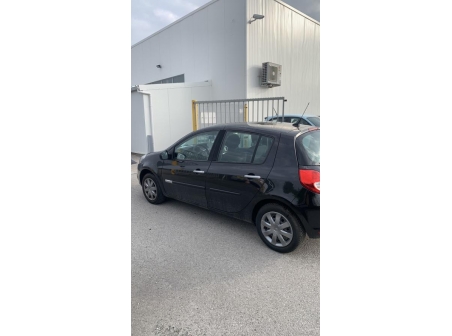 Vehicule-RENAULT-CLIO%203%20PHASE%202-2011-48be7e159b2d67bdb8dadbab60bddeb52959bbf70846ad81fa94caeb8dc39f73_m.jpg