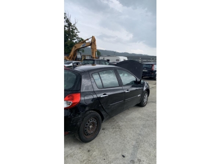 Vehicule-RENAULT-CLIO%203%20PHASE%202-2011-8dfdfe864c035b40971c3703a50f4bfa2da15940f67371ead0f31bb5e0ca0bae_m.jpg