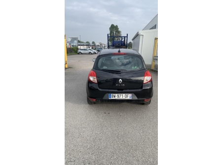Vehicule-RENAULT-CLIO%203%20PHASE%202-2011-fcfab4ebfe310d870022e3d79f64d5c9e01dee2db7b1933850438124820eb75d_m.jpg