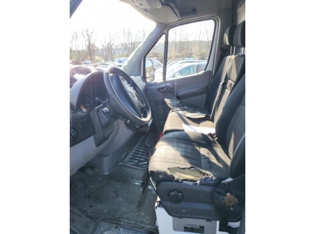 Vehicule-MERCEDES-SPRINTER%202%20PHASE%201-2013-44798fc8ee29be1047ee50cf11a26fb3ce2909754719515381e9373798153609_m.jpg