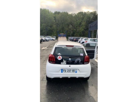 Vehicule-PEUGEOT-108-2018-685f8b838259ca36a83e8a37e788654d7178ce79cf42d5d6d8b886434c698f39_m.jpg