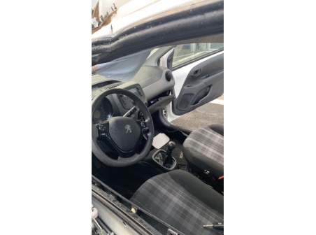 Vehicule-PEUGEOT-108-2018-9f6901f28585c98546278a48abae49bd477d3e1884b4ce782a8a2d1f0c7fb32e_m.jpg