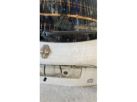 113201263-8d63edf2-5c8b-47be-ac7c-c24c746ef7f7-Hayon-arriere-RENAULT-ZOE-2881316703f049a1f577ee5877484321166e8057754c80483302be7262815f41_m.jpg