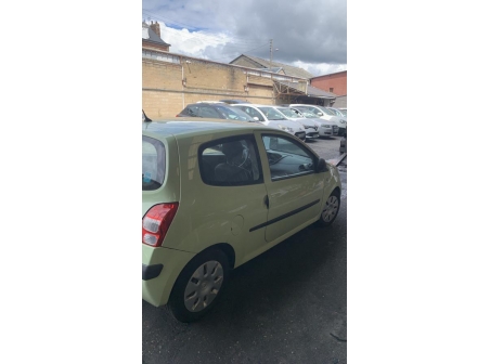 Vehicule-RENAULT-TWINGO%202%20PHASE%201-2009-881dc812ac356317f057a3957ba48bf514fe56c81bf01abffb597d97c4cf6ccb_m.jpg