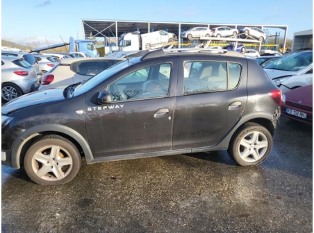Vehicule-DACIA-SANDERO%202%20PHASE%201-2013-8e7af583c73abd8863c3143441ce6a00669f3068931b47098bd6339b24adf441_m.jpg