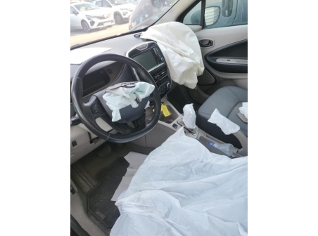 Vehicule-RENAULT-ZOE%201-2014-866c22f75fbb72a48d834d8d15d11aa15d55acea9d23a381e5f8f92143cf6ad6_m.jpg
