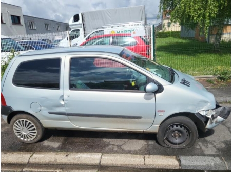 Vehicule-RENAULT-TWINGO%201%20PHASE%203-2005-dc7d227993ad1ed23f879d6397cbc03b5ad4ea32d9344582a21579f8ada0d016_m.jpg