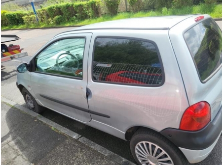 Vehicule-RENAULT-TWINGO%201%20PHASE%203-2005-302a01c07bdd7f82e8cab75a9231f4d3628802706a63af71953a05a2ba0d8f70_m.jpg